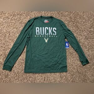 NWT Milwaukee Bucks Basketball Long Sleeve T-shirt Men’s Size Large